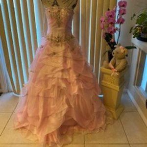 *FINAL PRICE* Ball Gown To Make Anyone Feel Like A Princess 4